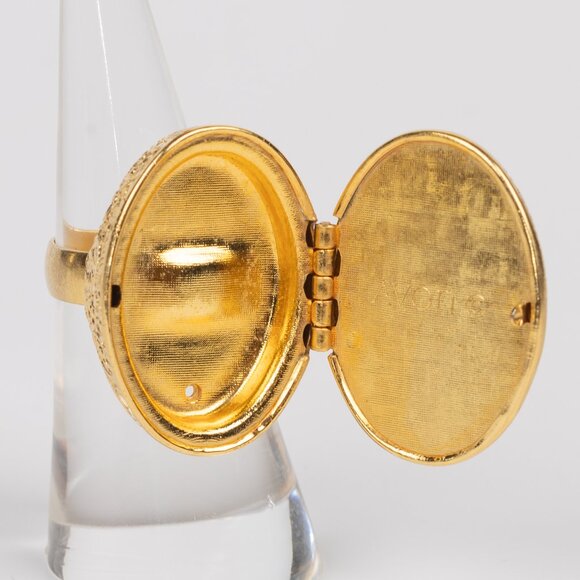 AVON VINTAGE 1970 CARVED FAUX JADE LUCITE POISON RING sz 6 - Picture 4 of 10